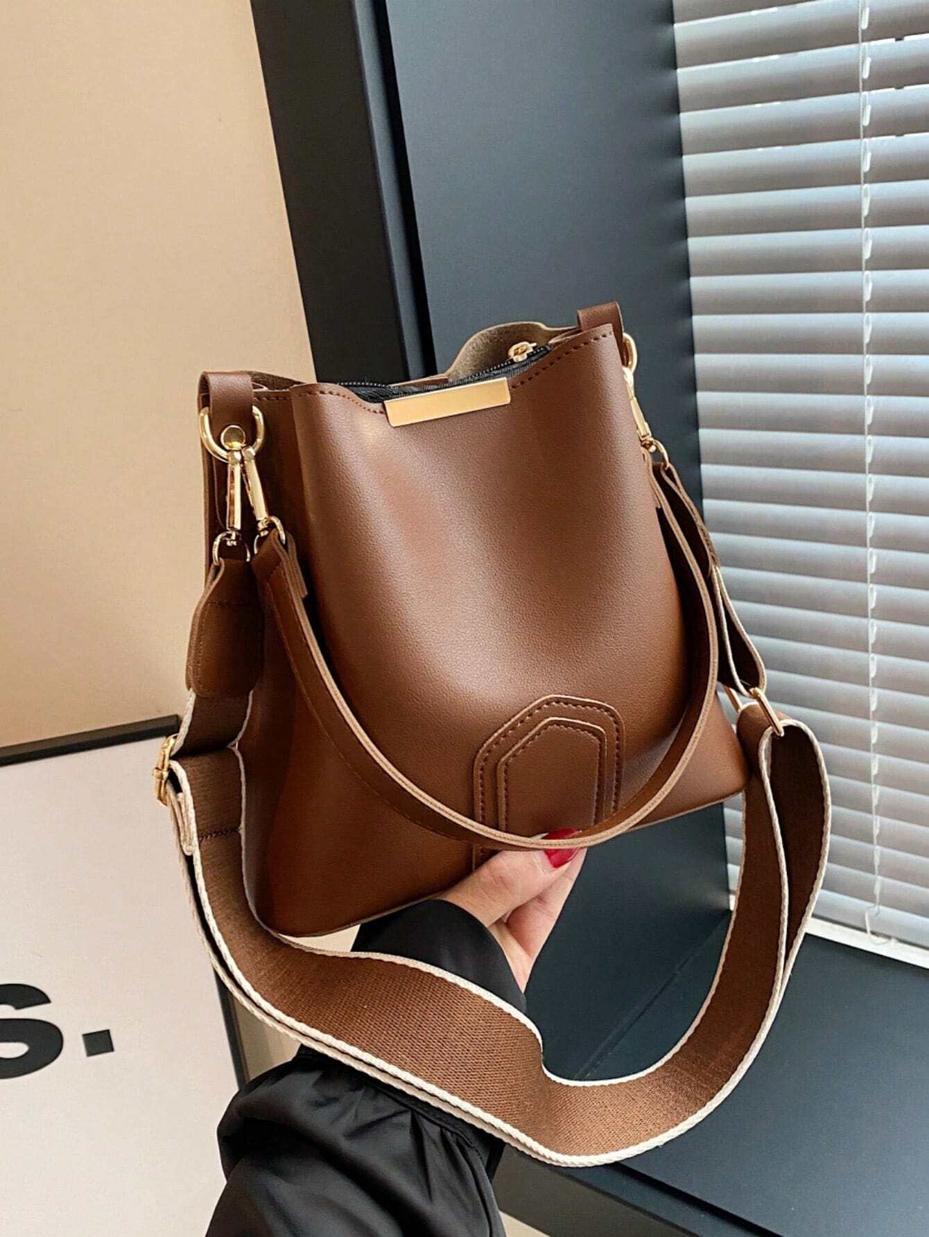 New Fashionable And Unique Casual Bucket Bag, With Vintage Classic High-Quality Texture And Wide Strap, Women's Bag For Shoulder, Crossbody, Handheld Use, Ideal For Work, Commuting, Dating, Shopping And Daily Use, Retro Inspired Bag For Women - 3
