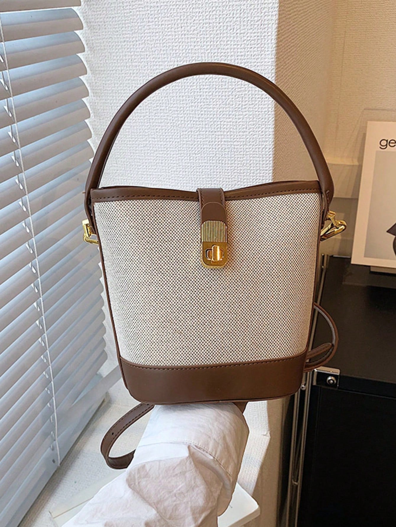 1pc Fashion Contrast Color Canvas Patchwork Bucket Bag With Adjustable Shoulder Strap