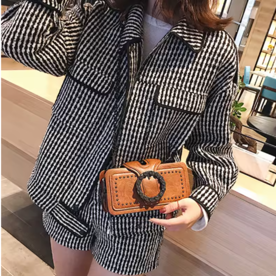 Elegance Luxe Leather Chain Decor Clutch